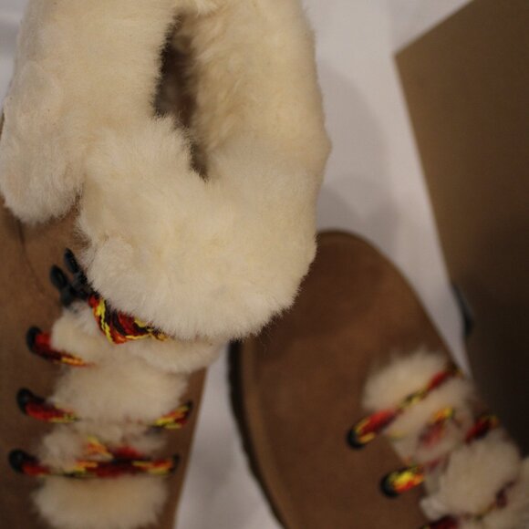 NIB UGG WOMEN'S MINI ALPINE LACE UP SUEDE SHEARLING LINED BOOTS CHESTNUT - Picture 5 of 8